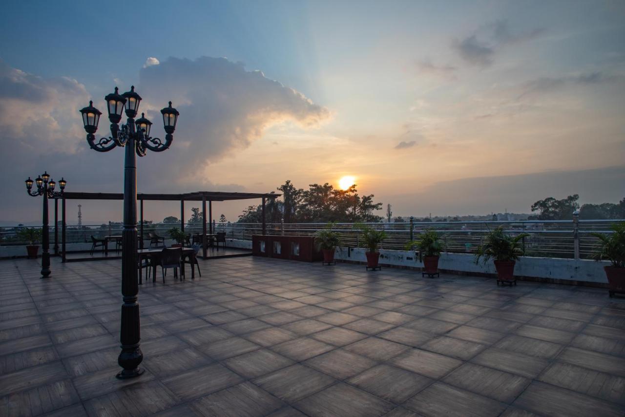 Hotel Alaya Dehradun Exterior photo